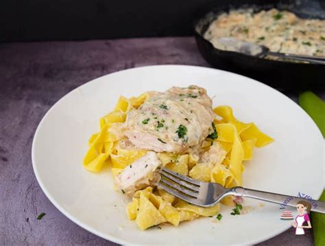 Creamy Chicken In White Sauce 20 Mins Veena Azmanov Kitchen