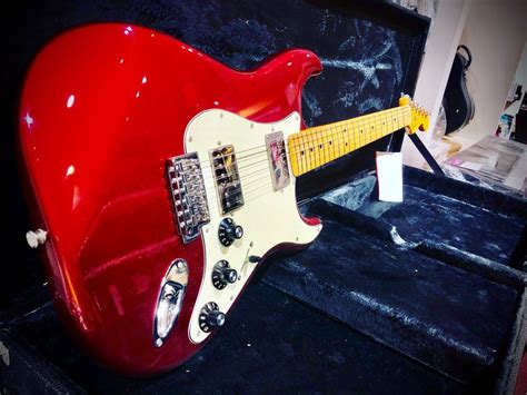 Instalment Ansuran Fender Blacktop Stratocaster Candy Apple Red Made In