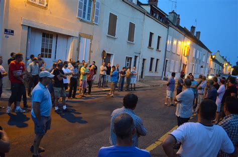 Charolles Les Leveurs Mettent Le Feu Aux Poudres