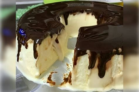 Torta De Sorvete Calda De Chocolate Uma Sobremesa Deliciosa Para