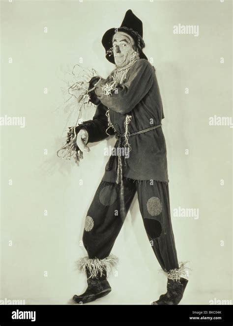 Ray Bolger Scarecrow Dancing