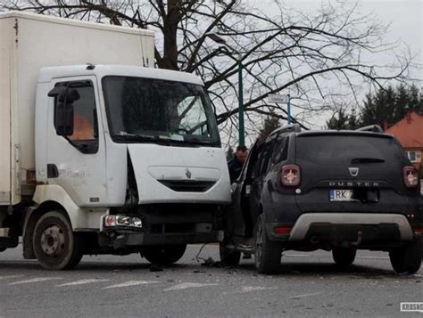 Zderzenie Ci Ar Wki Z Osob Wk Na Skrzy Owaniu Zr Ci Skiej Z Lotnik W