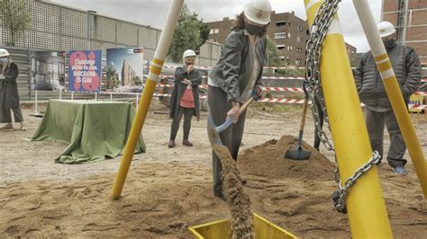 El fuerte impulso de Colau a la vivienda pública no cumple todas las