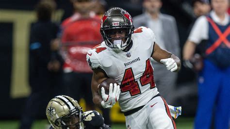 Bucs Rb Named Nfc Offensive Player Of The Week