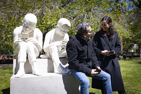 S Inaugura Lescultura Mira Al Parc Central Guanyadora Del Premi D