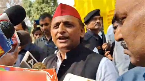 Akhilesh Yadav Meets To Azam Khan In Sitapur Jail Amar Ujala Hindi