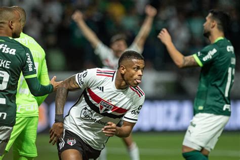 Palmeiras Toma A Dianteira E Vira O Favorito Para Ficar O Lateral