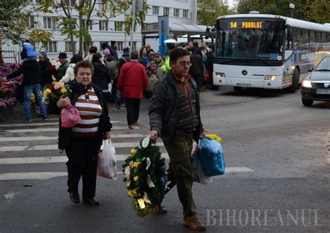 Oradenii Nu S Au Inghesuit Sa Aprinda Lumanari De Ziua Mortilor FOTO