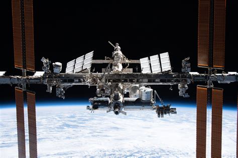 Space Station Fires Thrusters To Avoid D Daybreakweekly Uk