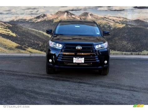 Midnight Black Metallic Toyota Highlander Se Awd Photo