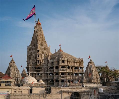 The Magnificent Dwarkadhish Temple in 2024 | Dwarikadhish hd wallpaper ...