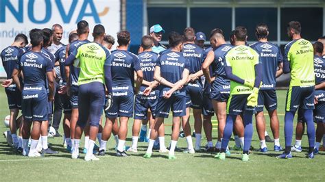 Renato Divide Jogadores Em Times No Treino Do Grêmio Indicativo De