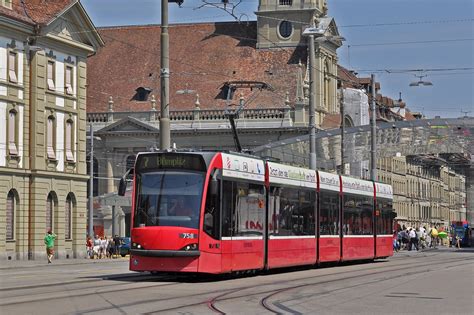 Be 4 6 Combino 758 auf der Linie 7 fährt am 12 08 2015 z Flickr