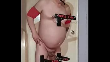 Dolor en el pezón y el pene por pinzas para pezones colocadas en dispositivos caseros XVIDEOS