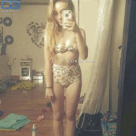 Sabrina Carpenter Nackt Nacktbilder Playboy Nacktfotos Fakes Oben Ohne