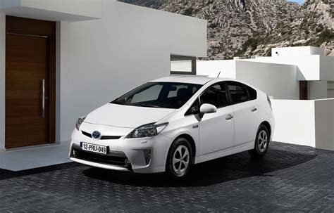 Toyota A Lansat N Rom Nia Noul Prius Plug In Hybrid Cu Un Pre De