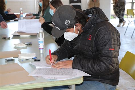 CALLE LARGA: Vecinas y vecinos de villa Cumbres de Calle Larga firman