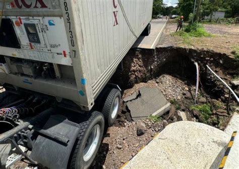 Lluvias Provocan Hundimiento En Una Carretera Fronteriza Entre