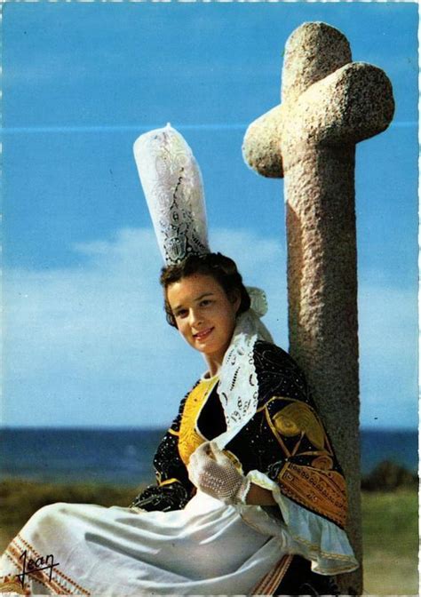 CPM La Bretagne Jeune Fille En Costume De Bigoudenne FOLKLORE 753128