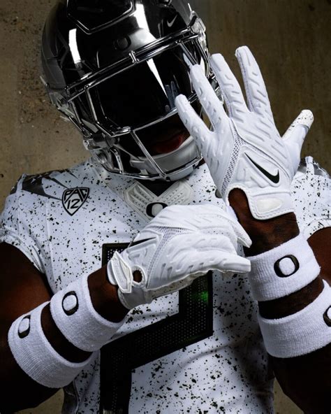 Oregon Releases Uniforms Ahead Of Showdown With Washington On3