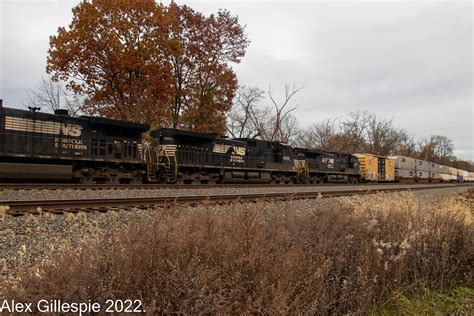 Ns Ns D Cw Trails On The Ns M At Cove P Flickr