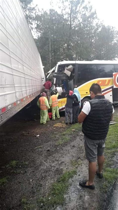 Un Muerto Y 8 Lesionados Dejó Choque Entre Un Au Y Camión Pesado En El