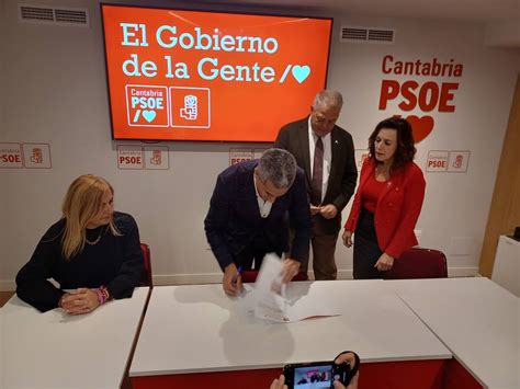 Pablo Zuloaga Registra Su Candidatura A Las Primarias Del Psoe A La