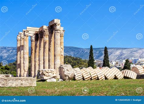 Templo Del Zeus Ol Mpico En Atenas Grecia Foto De Archivo Imagen De