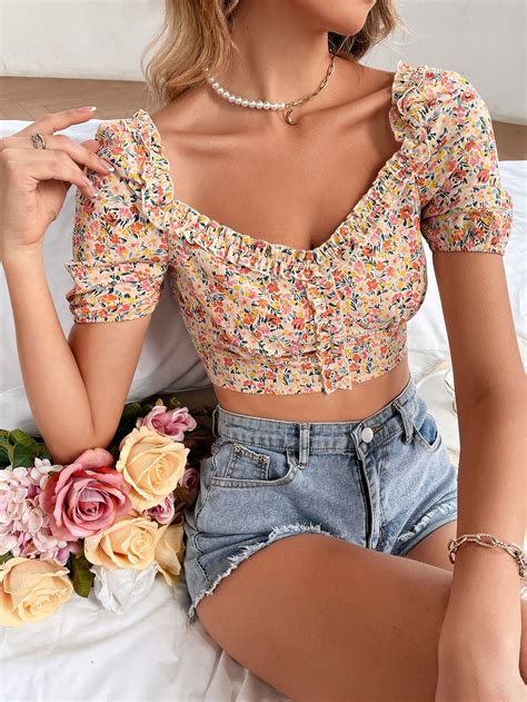 Ditsy Floral Sweetheart Neck Frill Trim Puff Sleeve Crop Blouse