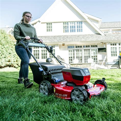 Toro 60v Max 22 In 56cm Recycler Wpersonal Pace And Smartstow Lawn Mower Bedford Lawn Mowers