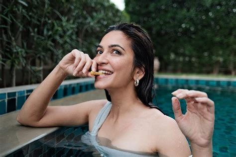Kriti Kharbanda Raises Temperature In Stylish Bikini Check Out The Diva S Sexy Pictures News18
