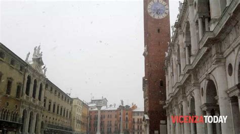 Vicenza si sveglia imbiancata la situazione in città e provincia