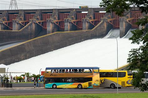 Após sete anos usina de Itaipu abre duas calhas do vertedouro Visit