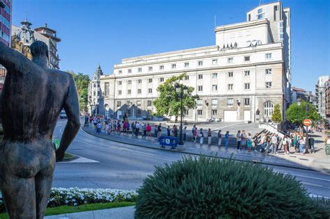 Colas Kilom Tricas Para Conseguir Una Entrada De Camela En Oviedo