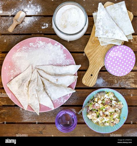 Making Chinese Dumplings Wonton Stock Photo Alamy