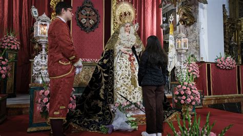 Las Im Genes Del Besamanos A La Virgen Del Subterr Neo De La Sagrada Cena