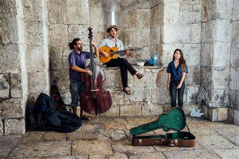 Jerusalem Singer Street-Musicians Picture - Free Israel Photos