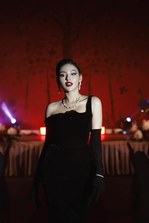 Hot Girl Tr Ng R N Tr N Thanh T M V Nh Ng L N T S Ng So I Tr N S N Catwalk