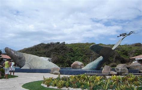 Praça da Baleia Rio das Ostras Veja dicas no Férias Brasil