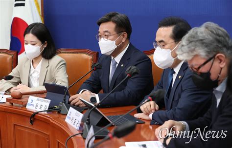 윤호중 더불어민주당 공동비상대책위원장이 20일 오전 서 오마이포토