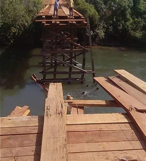 Ponte Quebra E Carreta Carregada Milho Cai Em Rio No Distrito De