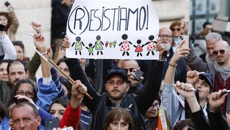 Il Parlamento Ue Condanna Roma Registrate I Figli Di Coppie Gay La Repubblica