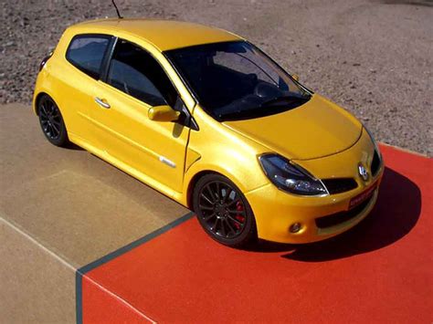 Coche Miniatura Renault Clio 3 RS 1 18 Solido 3 RS Amarillo Sirius