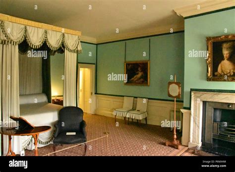 Kew palace bedroom hi-res stock photography and images - Alamy