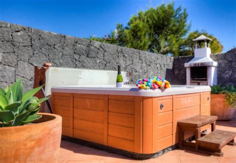 Villas with Hot Tubs|Holiday Rentals| Lanzarote Villa Choice