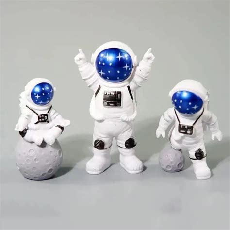 Amazon LUOZZY 3Pcs Astronaut Figurines Cake Topper Outer Space