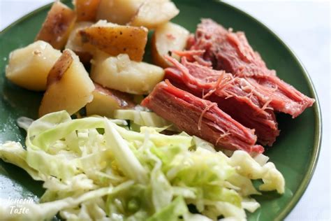 Slow Cooker Corned Beef and Potatoes