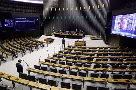 Pec Do Fim Do Foro Privilegiado Est H Dias Na Gaveta Da C Mara