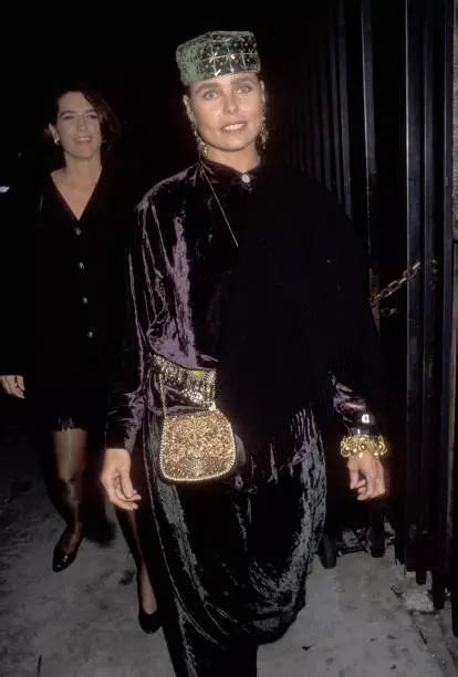 ACTRESS MARGAUX HEMINGWAY At Helmut Newtons Naked Dressed In Old Photo EUR