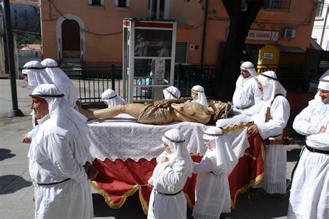 Il Venerdi Santo A Vico Del Gargano Pizzicato B B